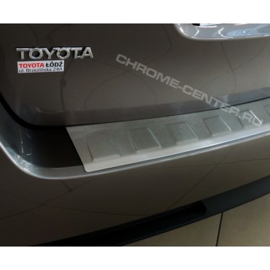 Накладка на задний бампер (матовая) Toyota Verso (2013-) бренд – Croni главное фото